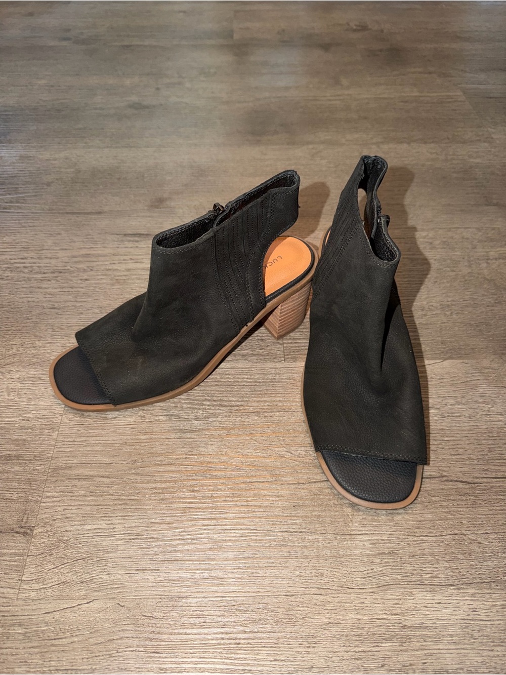 Lucky Brand Leather Open-Toe Block Heel Sandals in Black - size 8